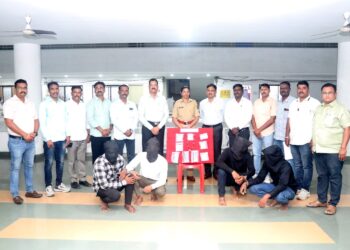 दिवसा घराेडी करणाऱ्या आंतरजिल्हा टाेळीतील 4 गुन्हेगारांना अटक