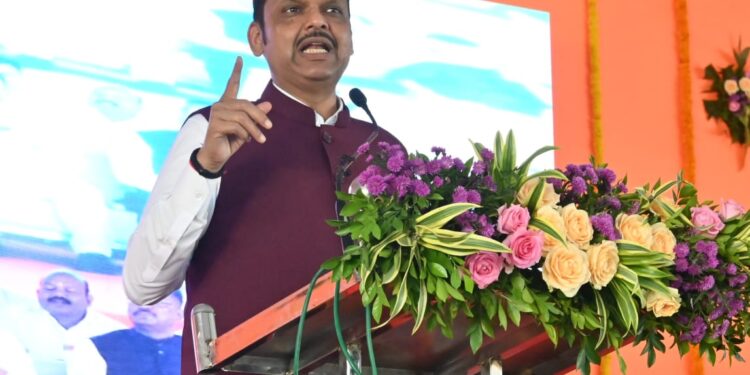 सोलापुरात येत्या काळात नाईट लँडिंगची सुविधा : मुख्यमंत्री देवेंद्र फडणवीस