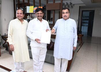 आमदार सुभाष देशमुख यांनी घेतली केंद्रीय मंत्री नितीन गडकरी यांची भेट…!