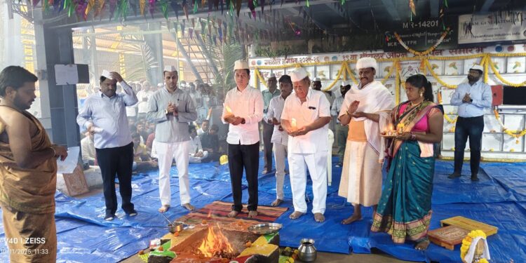 लोकमंगल शुगरचा गळीत हंगाम 2025-26 चे बॉयलर अग्नी प्रदीपन संपन्न