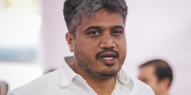 फक्त १० दिवसांचे अधिवेशन का? ३ आठवड्यांचे अधिवेशन घ्या : रोहित पवार