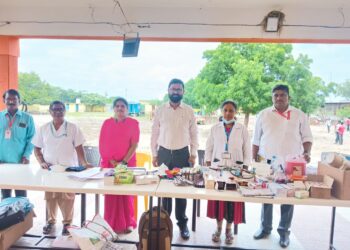 सोलापूर जिल्ह्यात पूरग्रस्त भागाची केली पाहणी; जिल्हा आरोग्य अधिकारी डॉ. संतोष नवले