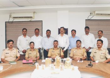 बाहुबली, धानम्मा देवी मंदिरात चोरी करणाऱ्या दोघांना अटक..