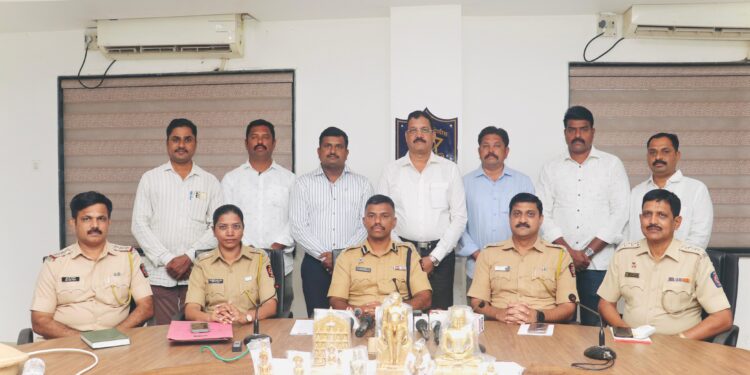 बाहुबली, धानम्मा देवी मंदिरात चोरी करणाऱ्या दोघांना अटक..