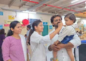 बाळांच्या आरोग्य वाढीसाठी शेठ सखाराम नेमचंद जैन आयुर्वेद रुग्णालयात ‘सुर्वणप्राशन’ संस्कार