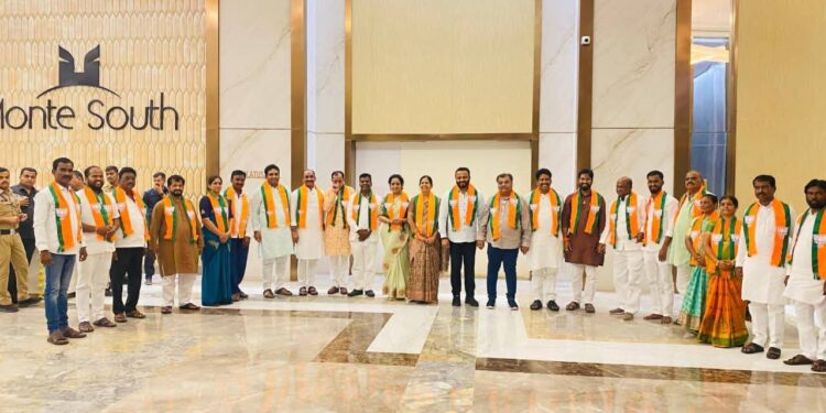 माजी उपमहापौरसह , माजी नगरसेवकांनी केला भाजपा प्रवेश