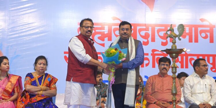 ब्रम्हदेव माने सहकारी बँकेच्या सुवर्ण महोत्सवी वर्षानिमित्त दिवाळीचा आनंद द्विगुणित