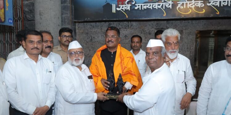 यात्रा कालावधीत भाविकांच्या सुलभ दर्शनाला अधिक प्राधान्य द्या.. -मंत्री प्रताप सरनाईक