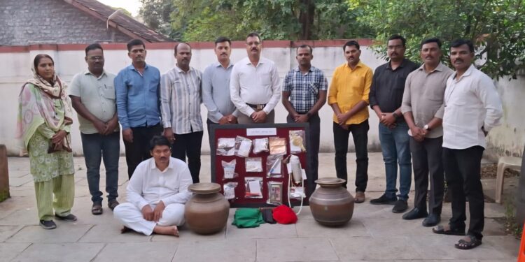 पावणेदोन कोटीला घडवणारा भोंदू बाबाला विजापुरातून अटक..!