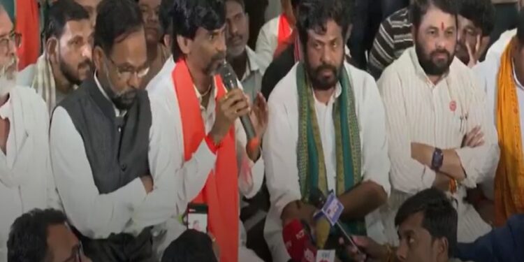 बच्चू कडू अन् शेतकरी नागपुरात रस्त्यावर; आज सायंकाळी मुख्यमंत्र्यांशी चर्चा