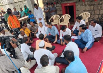 शेतकऱ्यांना गाळमुक्त धरण, गाळयुक्त शिवार व मनेरगा योजनेतून मदत करणार – जिल्हाधिकारी कुमार आशीर्वाद