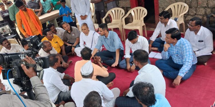 शेतकऱ्यांना गाळमुक्त धरण, गाळयुक्त शिवार व मनेरगा योजनेतून मदत करणार – जिल्हाधिकारी कुमार आशीर्वाद