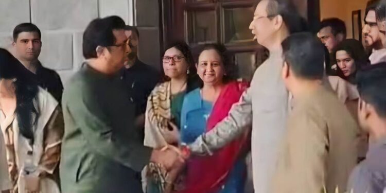 राज ठाकरे-उद्धव ठाकरे मातोश्रीवर भेटले; तीन महिन्यांतील दुसरी भेट