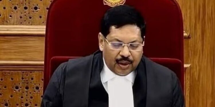 सर्वोच्च न्यायालयात CJI गवई यांच्यावर हल्ल्याचा प्रयत्न; वकिलाने बूट फेकण्याचा प्रयत्न केला