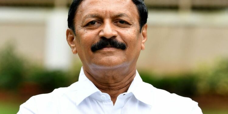 आमदार विजयकुमार देशमुख यांच्या वाढदिवसानिमित्त विविध उपक्रमांचे आयोजन