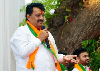 बाहेरून येणाऱ्यांनी किमान ३-४ वर्ष पक्षासाठी काम करावं : आ. सुभाष देशमुख