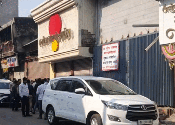 आयकर अधिकाऱ्यांकडून दुसऱ्या दिवशीही झाडाझडती..!