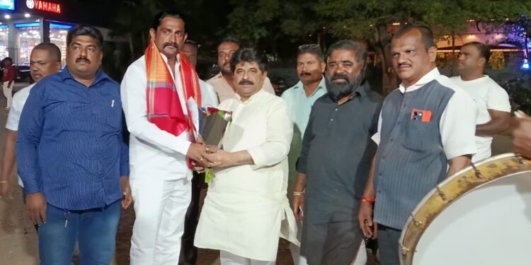 उद्योजक, युवा नेते युवराज राठोड यांचा वाढदिवस उत्साहात साजरा