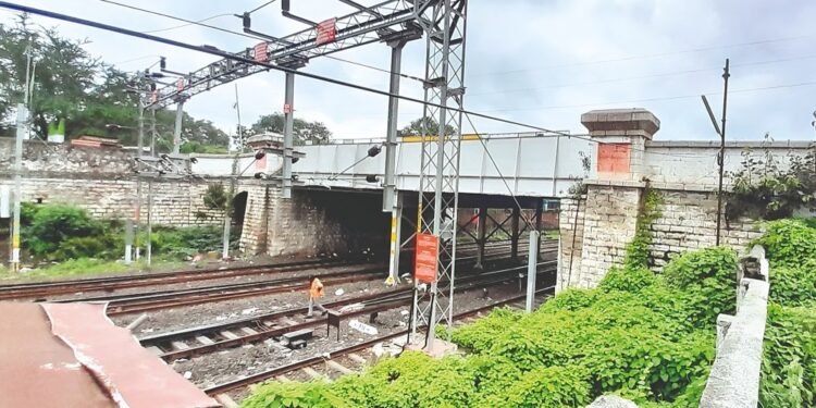 सोलापूर रेल्वे स्थानक परिसरातील उड्डाणपुलाच्या पाडकामामुळे १४ डिसेंबरला ‘मेगाब्लॉक’