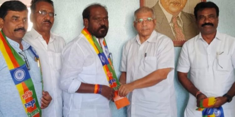 भाजपला सोडून रवि गायकवाड वंचित बहुजन आघाडीत..