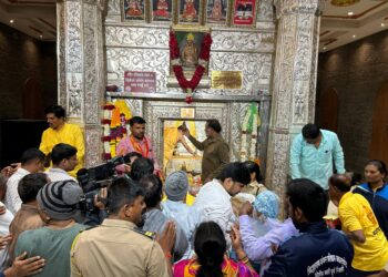 त्रिपुरारी पौर्णिमेनिमित्त स्वामी समर्थ मंदिरात अलोट गर्दी..!