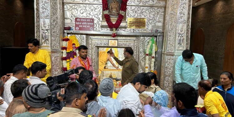 त्रिपुरारी पौर्णिमेनिमित्त स्वामी समर्थ मंदिरात अलोट गर्दी..!