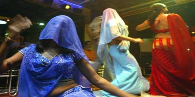 नांदणी येथील महाराजा डान्स बारवर छापा’ मंद्रूप पोलिसांनी केली कारवाई..!