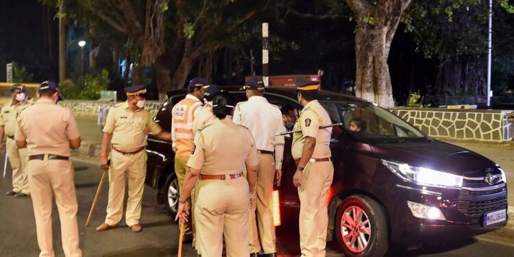 सोलापुरात आता रात्री २१ विकाणी ‘सरप्राईज नाकाबंदी’