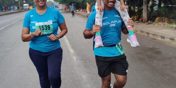 आरोग्यदायी जीवनशैलीचा संदेश देत मॅरेथॉन यशस्वीपणे पूर्ण पोलीस आयुक्त एम.राजकुमार!