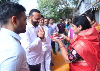 रुक्मिणी मिनी शॉपिंग मॉलचे पालकमंत्री गोरे यांच्या हस्ते उद्घाटन..