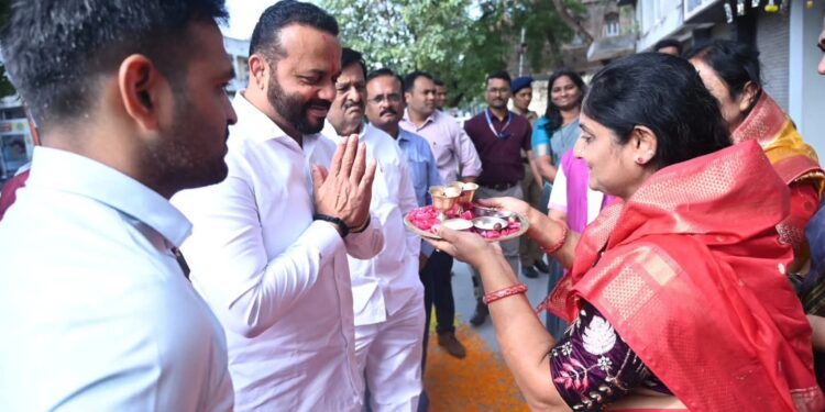 रुक्मिणी मिनी शॉपिंग मॉलचे पालकमंत्री गोरे यांच्या हस्ते उद्घाटन..