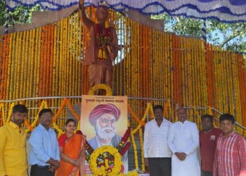 महापालिकेच्या वतीने आद्यक्रांती गुरु लहुजी वस्ताद साळवे यांना अभिवादन