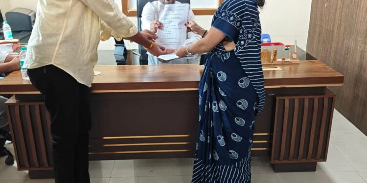 अनगर नगरपंचायतीच्या नगराध्यक्ष पदासाठी अर्ज दाखल केलेल्या उज्ज्वला थिटेचा अर्ज बाद