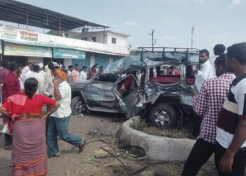 सोलापूर हैदराबाद राष्ट्रीय महामार्गावर भीषण अपघातात तीन जणांचा जागीच मृत्यू..