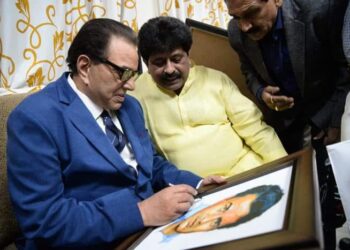 महेश गादेकरांनी साकारलेल्या पेंटिंगवर धर्मेंद्र यांनी दिली होती दाद..!