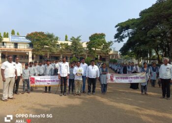 महात्मा फुले माध्यमिक विद्यालयात संविधान साजरा