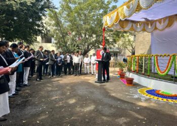 जिल्हा न्यायालयात संविधान दिन साजरा