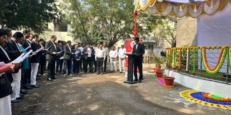 जिल्हा न्यायालयात संविधान दिन साजरा