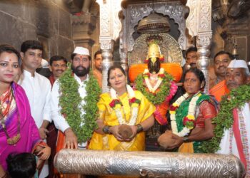 बळीराजाला सुखी, समाधानी ठेवण्याचे उपमुख्यमंत्री एकनाथ शिंदे यांचे पांडुरंगाला साकडं!