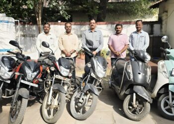 रात्र गस्तीच्या दरम्यान ६ दुचाकी व मोबाईलसह ७ चोरीचे गुन्हे उघडकीस