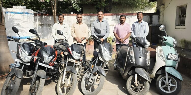 रात्र गस्तीच्या दरम्यान ६ दुचाकी व मोबाईलसह ७ चोरीचे गुन्हे उघडकीस