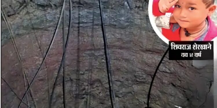 सोलापुरात चिमुकला खेळताना ट्रॅक्टरवर चढला.. गिअर पडल्यामुळे विहिरीत कोसळला, १२ तासांनी मृतदेह हाती