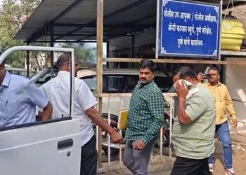 शिक्षण उपनिरीक्षकाच्या केबिनमधून १.२० लाख तर घरातून ५६ हजार जप्त..!