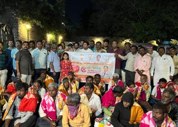 कोठे मेमोरियल ट्रस्टच्या वतीने सिद्धेश्वर मंदिरा जवळ ब्लॅकेटचे वाटप..!