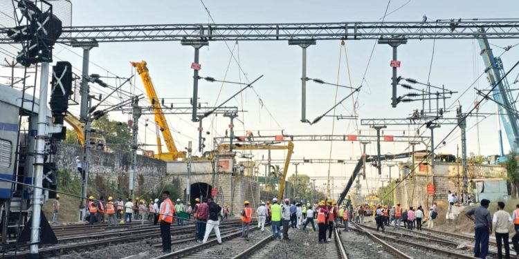 हाजी हजरत खान यांनी बांधला होता पूल