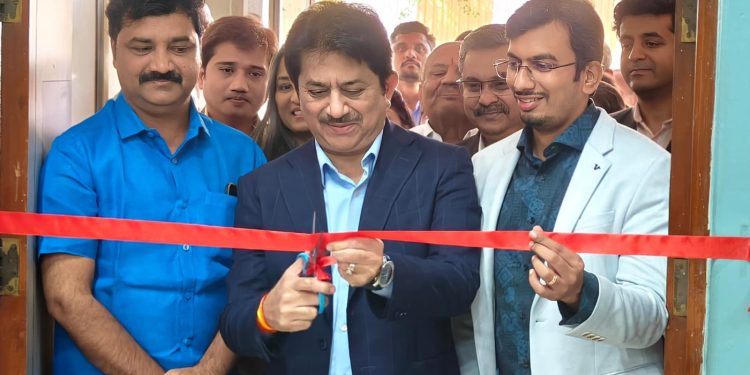 एसीएस हॉस्पिटलतर्फे जनजागृती प्रदर्शनी व प्रात्यक्षिकांचे सादरीकरण