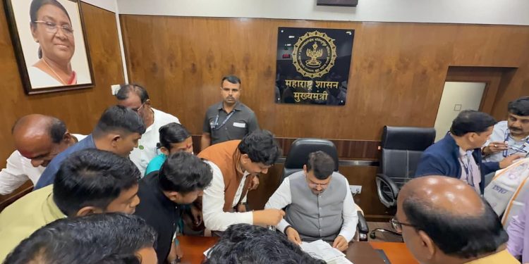 मुख्यमंत्र्यांच्या मध्यस्थीने ‘व्हॉईस ऑफ मीडिया’च्या उपोषणाची सांगता