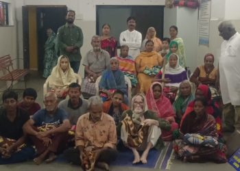 संभव फाउंडेशनकडून बेघर निवारा केंद्रातील वयोवृद्धांना ब्लॅंकेट वाटप