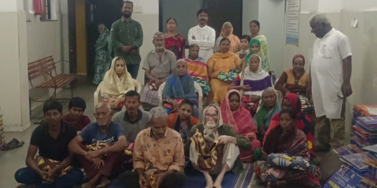 संभव फाउंडेशनकडून बेघर निवारा केंद्रातील वयोवृद्धांना ब्लॅंकेट वाटप