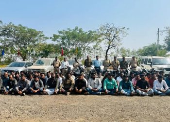 कंदलगावच्या पुष्पक ऑर्केस्ट्राबार वर ग्रामीण पोलीसांची कारवाई